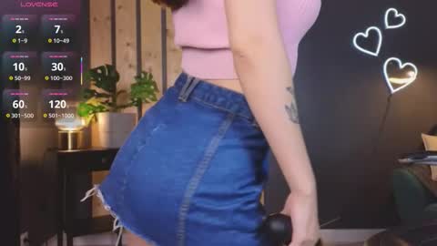 Emilia online show from October 31, 2025, 12:50 pm