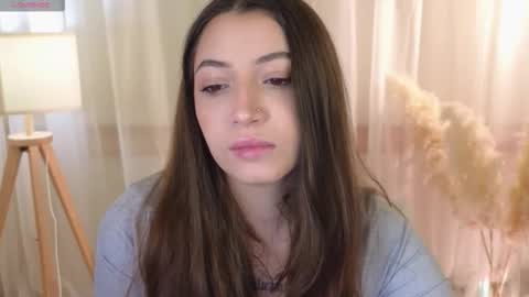 Emilia online show from March 1, 2026, 12:18 pm