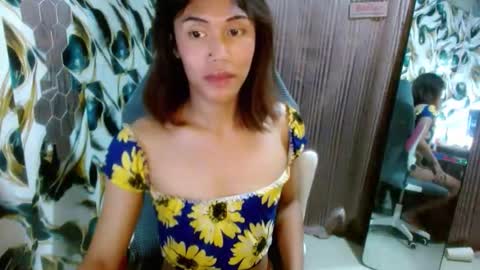 Snapshot of slutqueen_raz chatting on April 24, 2026, 9:01 am Raz online show from April 24, 2026, 9:01 am