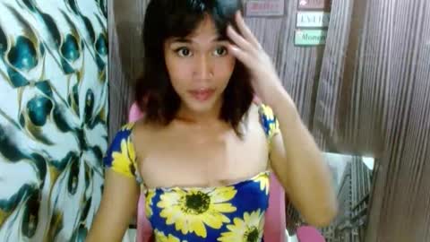 Snapshot of slutqueen_raz chatting on May 28, 2026, 7:11 pm Raz online show from May 28, 2026, 7:11 pm