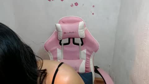 Snapshot of slutty_classyxx chatting on February 6, 2025, 6:35 pm Lovie online show from February 6, 2025, 6:35 pm