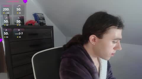 Natsu online show from March 25, 2026, 4:35 pm