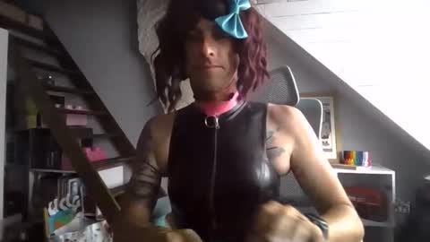 sluttytoy83 online show from June 1, 2026, 5:25 pm