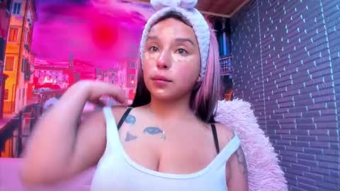 Snapshot of small__naughty chatting on October 21, 2025, 1:45 pm Mariana Torres online show from October 21, 2025, 1:45 pm