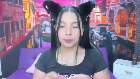 Snapshot of small__naughty chatting on November 20, 2025, 1:33 pm Mariana Torres online show from November 20, 2025, 1:33 pm