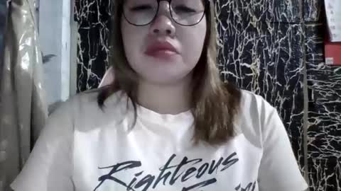 Snapshot of small_boobs59 chatting on December 19, 2024, 10:02 am Lovewella online show from December 19, 2024, 10:02 am