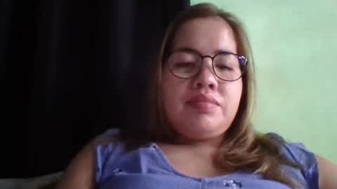 Snapshot of small_boobs59 chatting on January 27, 2025, 7:35 am Lovewella online show from January 27, 2025, 7:35 am