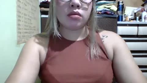 Snapshot of small_boobs59 chatting on February 24, 2025, 6:38 am Lovewella online show from February 24, 2025, 6:38 am