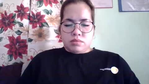 Snapshot of small_boobs59 chatting on October 28, 2025, 12:03 am Lovewella online show from October 28, 2025, 12:03 am