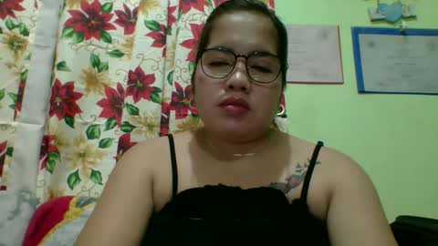 Snapshot of small_boobs59 chatting on November 5, 2025, 10:26 am Lovewella online show from November 5, 2025, 10:26 am