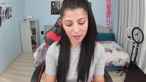 small_horny_girl online show from October 21, 2025, 6:25 am