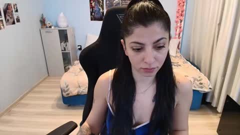 small_horny_girl online show from January 11, 2026, 7:57 am