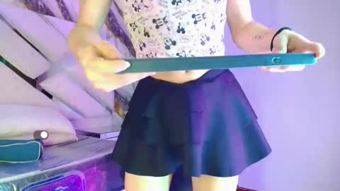 Small Hot19 online show from April 18, 2026, 2:10 pm