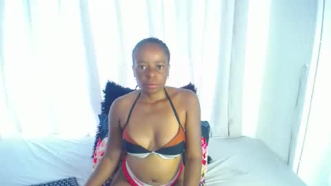 Snapshot of smallboobsxx chatting on February 9, 2026, 5:11 am smallboobsxx online show from February 9, 2026, 5:11 am