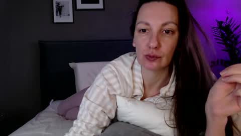 Snapshot of smalltittsbigsoul chatting on February 10, 2025, 6:20 am Anna no bbbbybybbabebyy just Anna. And dont call me mom please. online show from February 10, 2025, 6:20 am