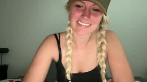 smexxii93 online show from September 29, 2025, 3:39 pm