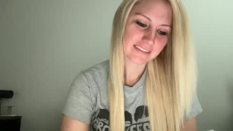 smexxii93 online show from March 5, 2026, 4:03 pm