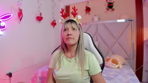 smile__1 online show from December 23, 2024, 8:14 pm