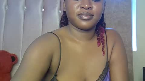 smiley_berry online show from October 30, 2025, 2:07 pm