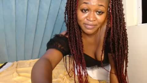 smiley_berry online show from November 28, 2025, 12:02 am