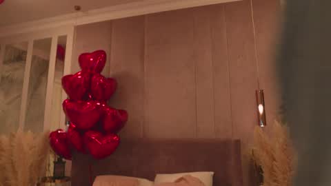 Mia online show from February 22, 2026, 5:08 am