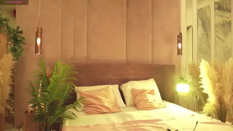 Mia online show from March 15, 2026, 5:13 am