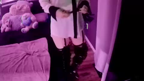 love bug online show from October 13, 2025, 4:45 am