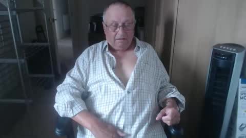 Snapshot of smoothmutton chatting on October 1, 2025, 9:15 am smoothmutton online show from October 1, 2025, 9:15 am