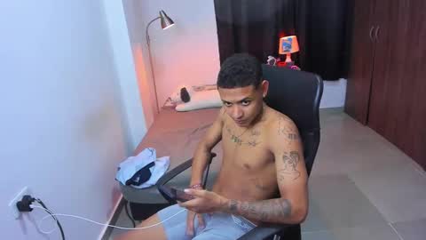 snak_master1 online show from November 12, 2025, 5:57 pm