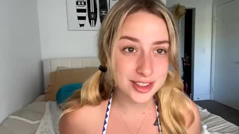 Snapshot of sneakysadie chatting on February 28, 2025, 6:31 pm Sneaky Sadie online show from February 28, 2025, 6:31 pm