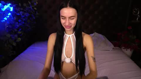 snow_whiteeex online show from October 19, 2025, 5:52 am