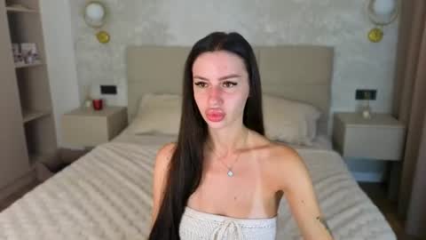 Snapshot of snow_whiteeex chatting on July 15, 2026, 5:23 am snow_whiteeex online show from July 15, 2026, 5:23 am