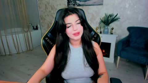 Snapshot of snowingwinter chatting on May 18, 2026, 3:35 am snowingwinter online show from May 18, 2026, 3:35 am