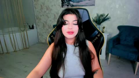 Snapshot of snowingwinter chatting on May 18, 2026, 4:07 am snowingwinter online show from May 18, 2026, 4:07 am