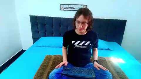 Snowyx  online show from September 25, 2025, 7:39 pm