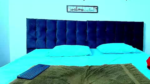 Snowyx  online show from October 17, 2025, 12:25 am