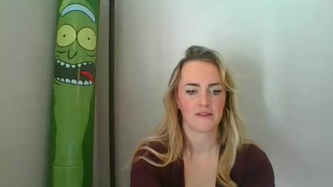 Snapshot of soakingumbrella chatting on February 3, 2025, 4:41 pm Soaking Umbrella online show from February 3, 2025, 4:41 pm