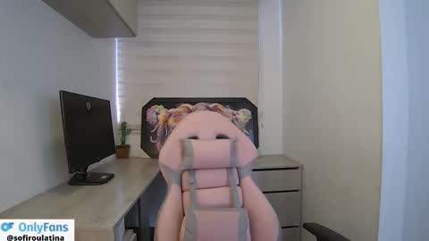 soffi_rousel_ online show from January 14, 2026, 6:02 pm