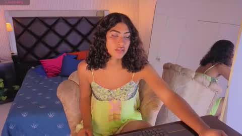 Snapshot of soffiene chatting on February 21, 2026, 9:38 pm yoki online show from February 21, 2026, 9:38 pm