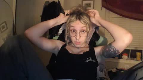 Snapshot of soffpurr chatting on March 13, 2026, 1:45 am Lilytea online show from March 13, 2026, 1:45 am