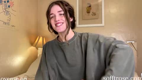 Snapshot of sofftrose chatting on January 31, 2025, 4:14 am Julia    online show from January 31, 2025, 4:14 am