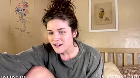 Snapshot of sofftrose chatting on February 20, 2025, 1:36 am Julia    online show from February 20, 2025, 1:36 am