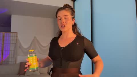 Snapshot of sofftrose chatting on October 27, 2025, 7:40 pm Julia    online show from October 27, 2025, 7:40 pm