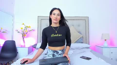 sofhyalove online show from June 13, 2026, 9:02 pm