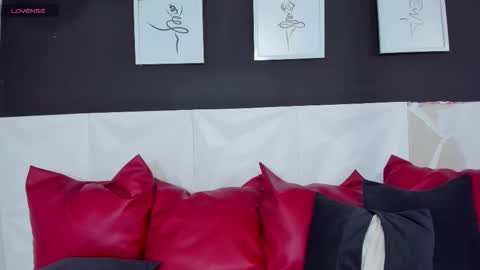 Sofi  online show from November 14, 2025, 2:49 pm