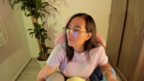 Sophie online show from October 15, 2025, 2:33 am