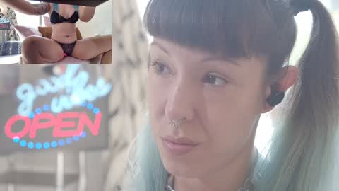 Sofi Mora online show from October 18, 2025, 1:34 pm