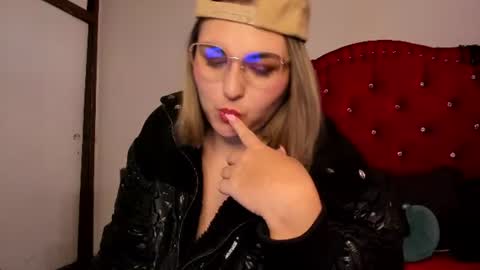 Sofia  bella online show from June 23, 2026, 6:06 pm