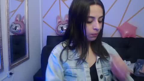 sofia_lara28 online show from May 9, 2026, 8:25 pm