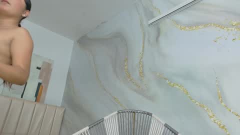 Sofi  online show from April 24, 2026, 7:05 pm